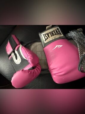 Everlast Hot Pink Training Boxing Gloves